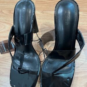 BRAND NEW SHINY BLACK OPEN TOES HEELS BY FOREVER 21!!!! SIZE 6 🖤🖤 WITHOUT TAG